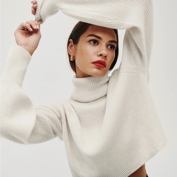 Reformation Sweaters - NWT Luisa Cropped Cashmere Sweater in Gossamer Small